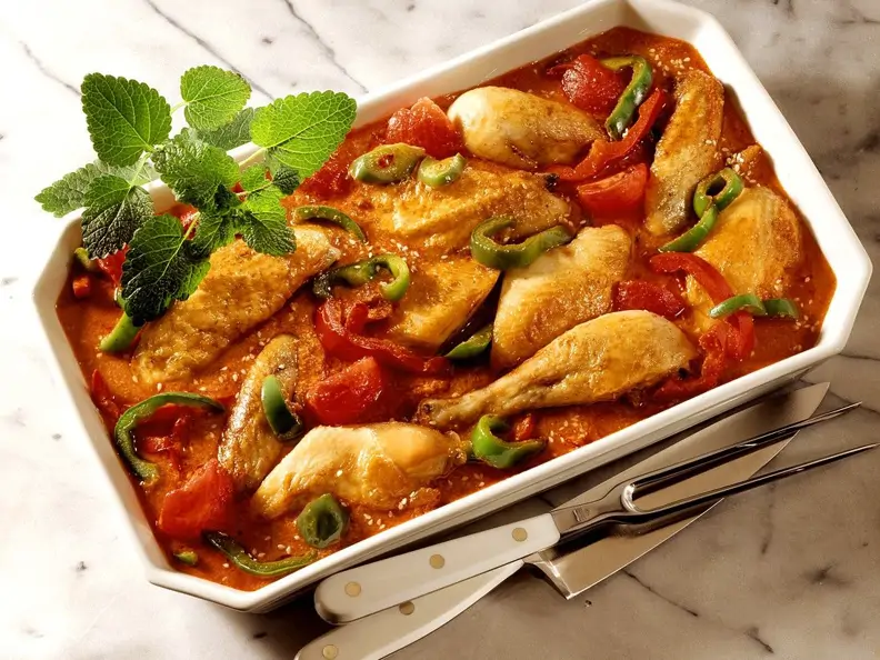 Poularde in Gewürz-Gemüsesauce