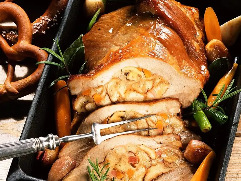 Schweinebraten mit Semmelfüllung