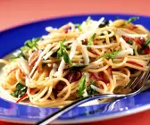 Spaghetti mit Rucola und Käse