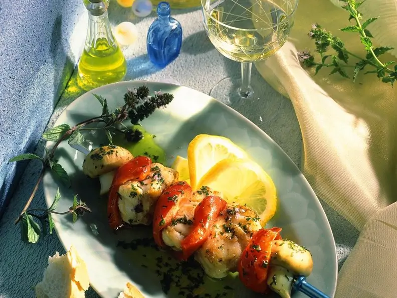 Paprika-Fisch-Spieße mit Zitronen-Minz-Marinade