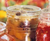 Aprikosenkonfitüre mit Stachelbeeren und Anis