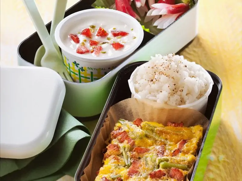 Speck-Tortilla, Reis und Erdbeerquark