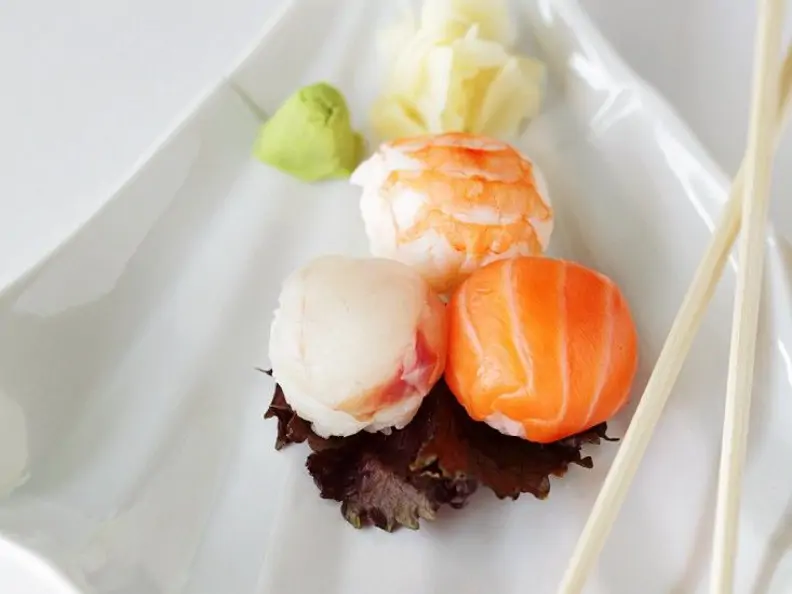 Sushi-Bällchen