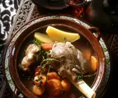 Geschmorte Lammhaxe mit Möhren
