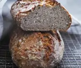 Vollkornbrot mit Haferflocken