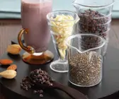 Himbeer-Milchshake mit Chia und Mandeln