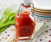 Ketchup mit Tomaten und Pflaumen