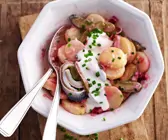 Kartoffelsalat mit Hering und Roter Bete