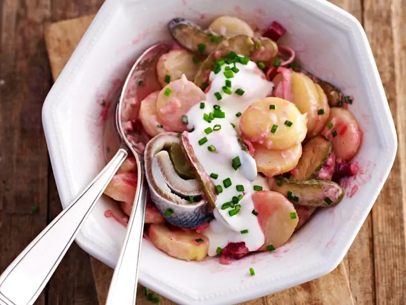 Kartoffelsalat mit Hering und Roter Bete