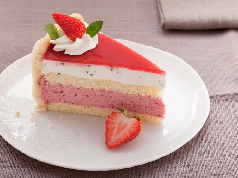 Erdbeertorte mit Joghurt-Basilikumcreme