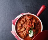Gulasch mit Paprika und Sauerrahm