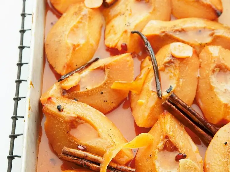 Quitten vom Blech mit Zimt, Vanille und Orangensaft