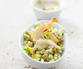 Weizensalat mit Shrimps und Knoblauchsauce