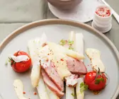 Weißer Spargel mit Kalbstafelspitz