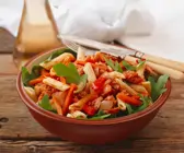 Pastasalat mit Thunfisch, Möhren und Paprika