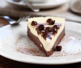 Schwarz-weißer Schoko-Käsekuchen