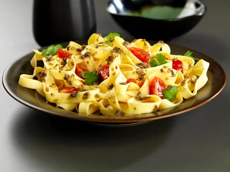 Pasta mit scharfer Koriandersauce