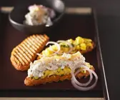 Rühreibrot mit Räucherfischsalat