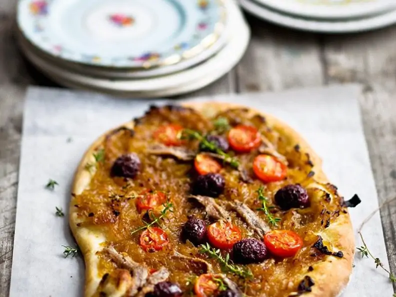 Zwiebel-Olivenkuchen "Pissaladiere"