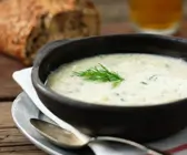 Zwiebelsuppe mit Dill