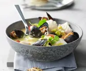 Kokossuppe mit Fisch