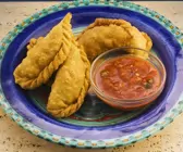 Empanadas mit Hackfüllung und Salsa
