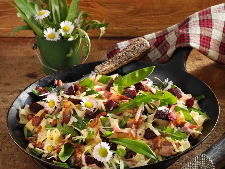 Nudelpfanne mit Rote Bete und Bärlauch