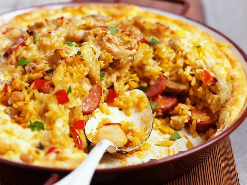 Spanische Reispfanne mit Chorizo und Eiern