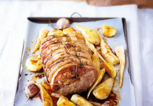 Schweinebraten mit Gemüse im Ofen