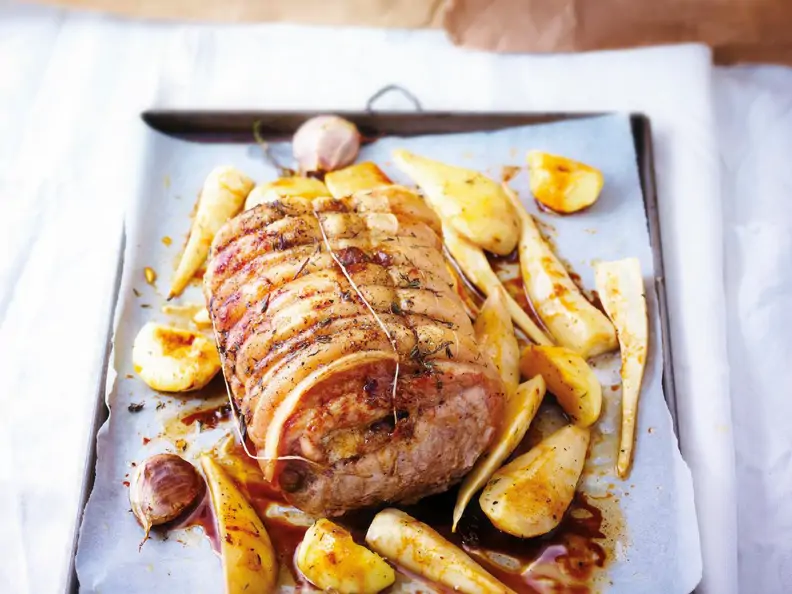 Schweinebraten mit Gemüse im Ofen