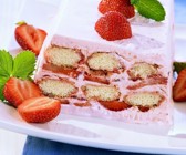 Erdbeer-Parfait mit Biskuits