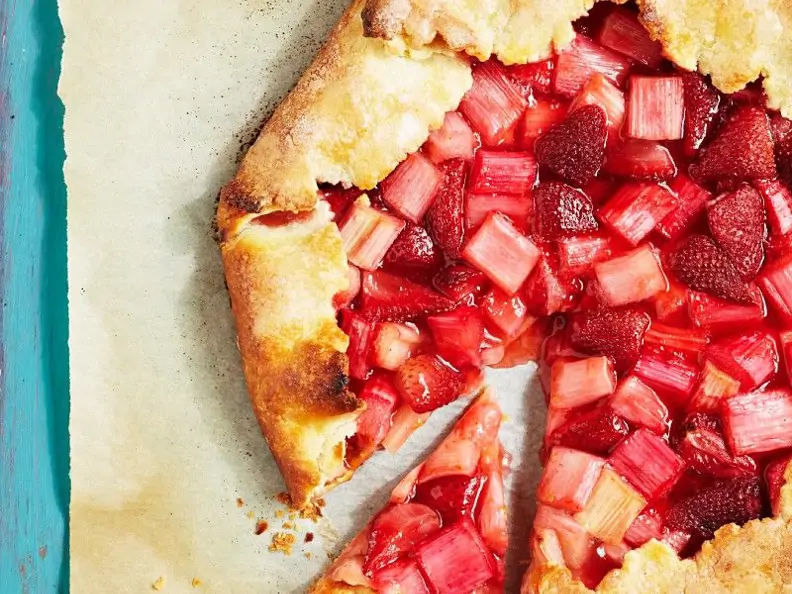 Rhabarber-Erdbeer-Crostata