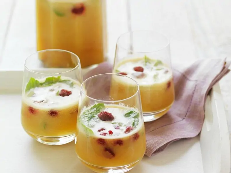 Ananaspunsch mit Minze