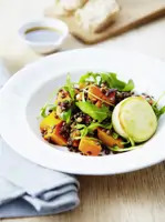 Linsensalat mit Kürbis und gebackenem Ziegenkäse