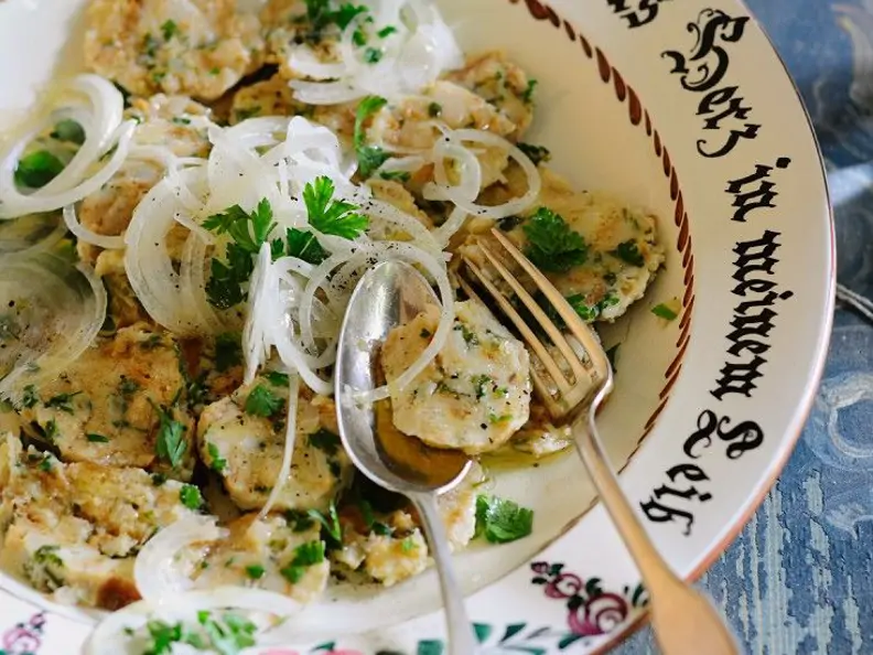Bayerischer Knödelsalat