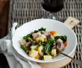 Eintopf mit Rind, Kohl und Gemüse