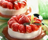 Quarkmousse mit Erdbeeren