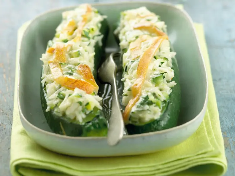 Gefüllte Zucchini mit würzigem Käse