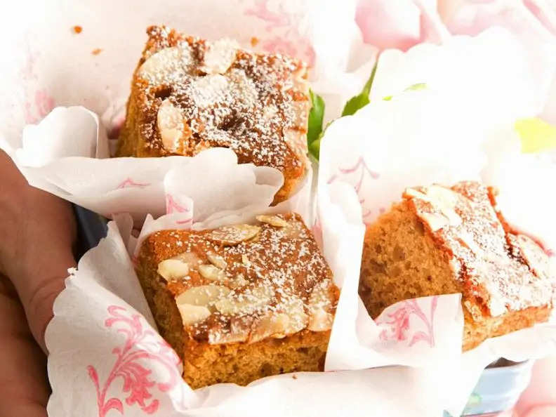 Honigkuchen mit Mandeln