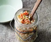 Quinoasalat mit Tomaten und Kräutern