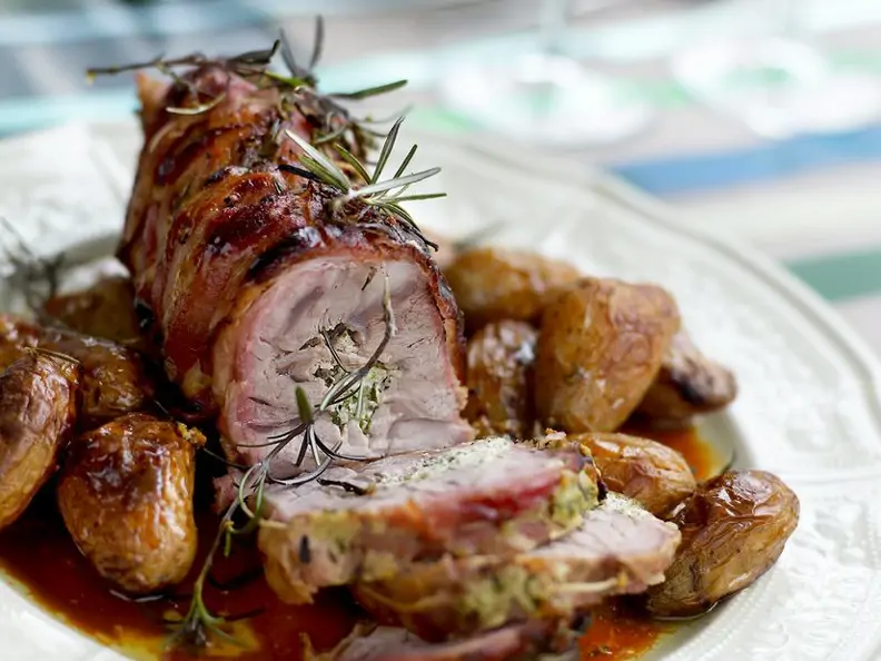 Nackenbraten mit Frischkäse gefüllt