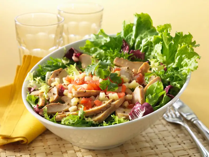 Hähnchensalat mit Ananas
