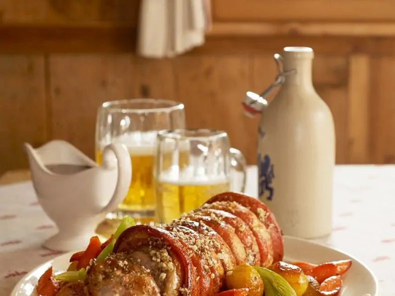 Spanferkelbraten auf Gemüse