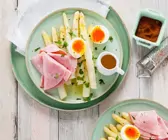 Spargel mit Schinken und Ei