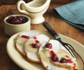 Putenbrust mit cremiger Sauce und Cranberries