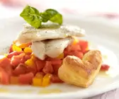 Zanderfilet mit Paprikagemüse und Blätterteig