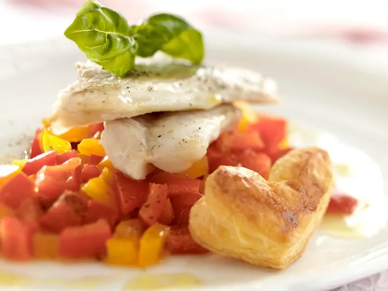 Zanderfilet mit Paprikagemüse und Blätterteig