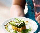 Avocado-Käse-Toast