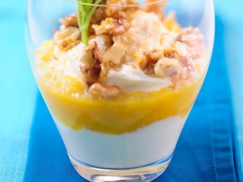 Quarkcreme mit Mango und Nüssen
