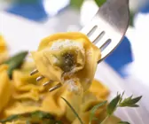 Ricottaravioli mit Estragon und grünem Spargel